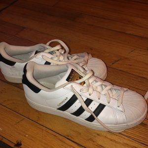 ADIDAS Superstars